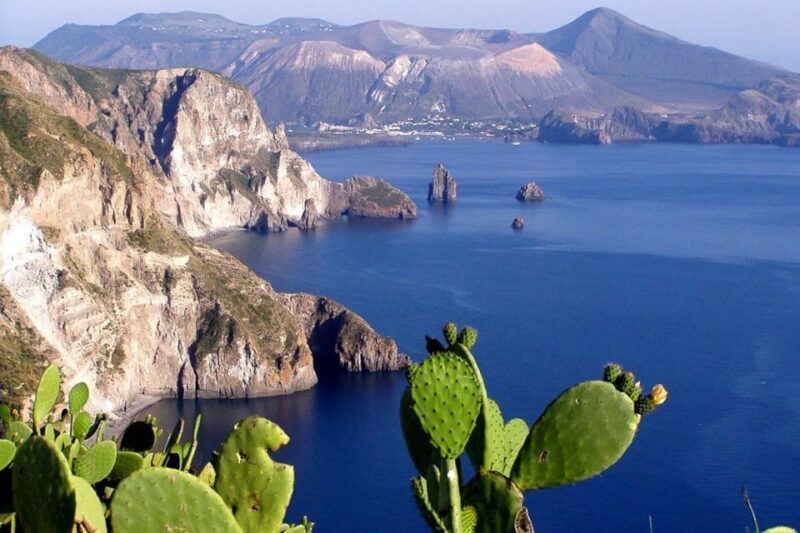 Lipari: Boat Tour of Vulcano Island with Disembarkation Stop - Who Should Consider This Tour?