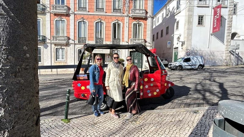 Lisboa: Tuk Tuk ride in Alfama & pick-up you at the hotel. - Who Will Appreciate This Tour?