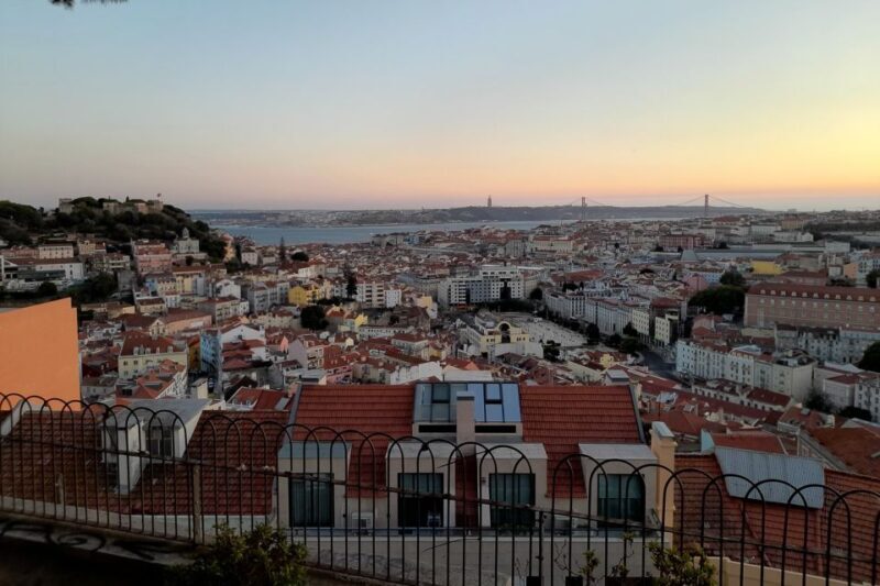 Lisbon: 1,5 Hours Historical Tuk Tour for Two Persons. - A Closer Look at the Tour Experience