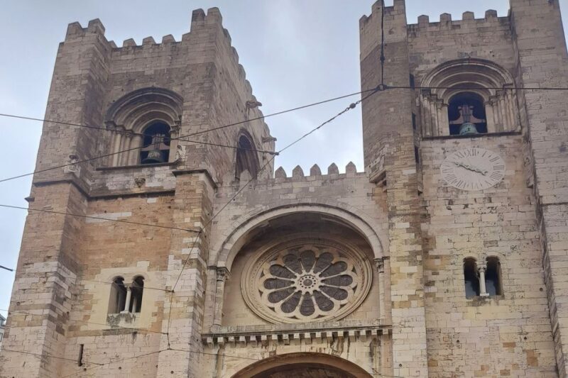 Lisbon: 1,5 Hours Historical Tuk Tour for Two Persons. - Who Should Consider This Tour?