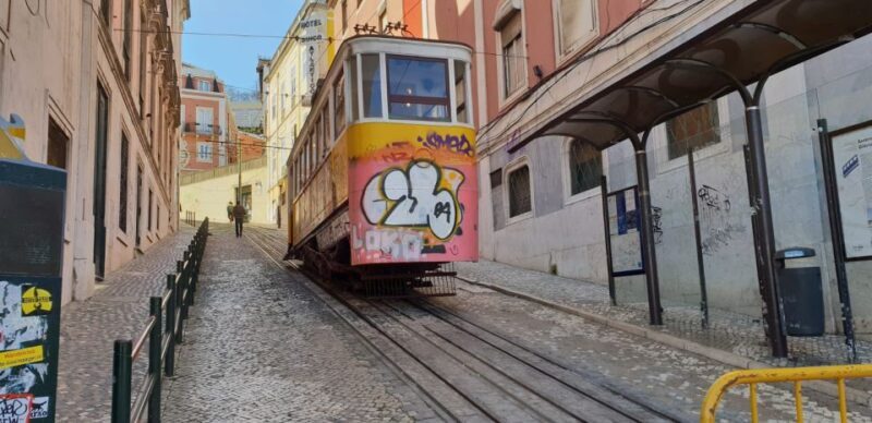 Lisbon: 2 hours Private City Highlights Tuk-Tuk Tour for two - FAQ
