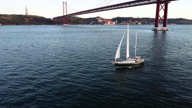 Lisbon: 2 Hours Private Tour with Drinks - Key Points