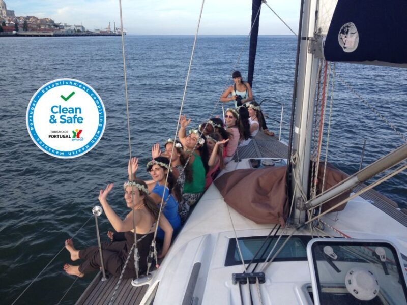 Lisbon 2H Private Tour by SAILBOAT / SAIL or POWER CATAMARAN - Authenticity and Passenger Feedback