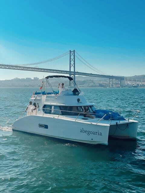 Lisbon: 4h Private Luxury Catamaran Tour with Welcome Drink - The Practical Details: Pricing, Duration, and Accessibility