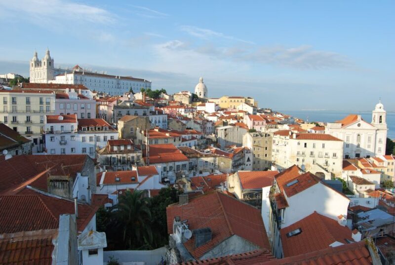 Lisbon: Alfama and São Jorge Castle Quarters Walking Tour - The Practical Side: What You Need to Know