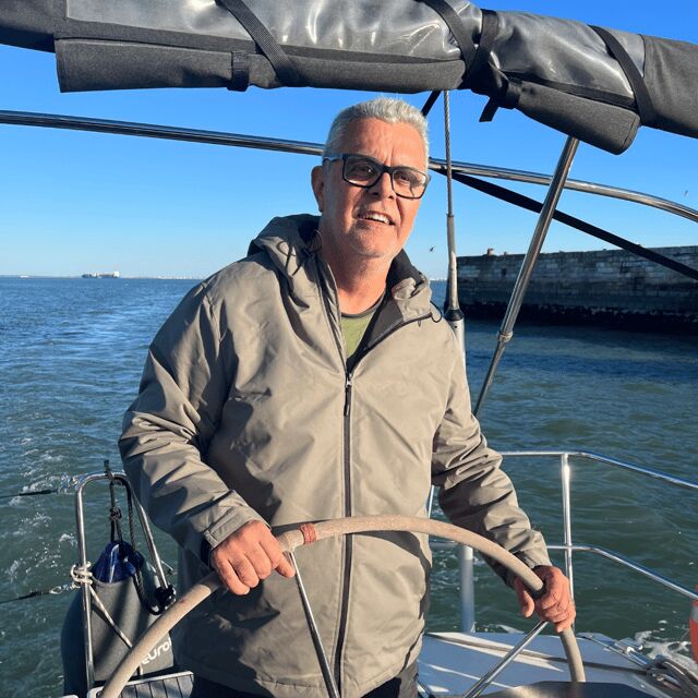 Lisbon: Boat Tour Cruise Vintage or Lux Sailboat w/ Drinks - FAQ
