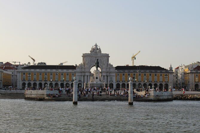 Lisbon boat tour with drinks - The Sum Up