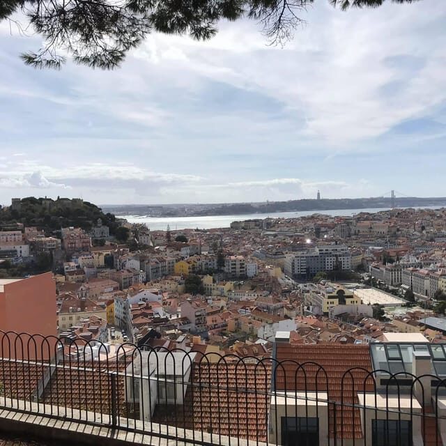Lisbon City Tour HALF DAY 4h - VAN - FAQ