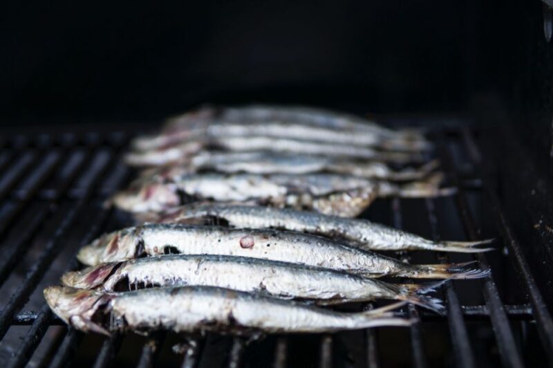 Lisbon: Cruise to the Beach with BBQ, Open Bar and Music - Food and Drink on Board