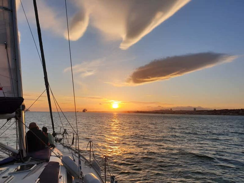 Lisbon: Daytime or Sunset Boat Cruise with History and Wine - FAQs