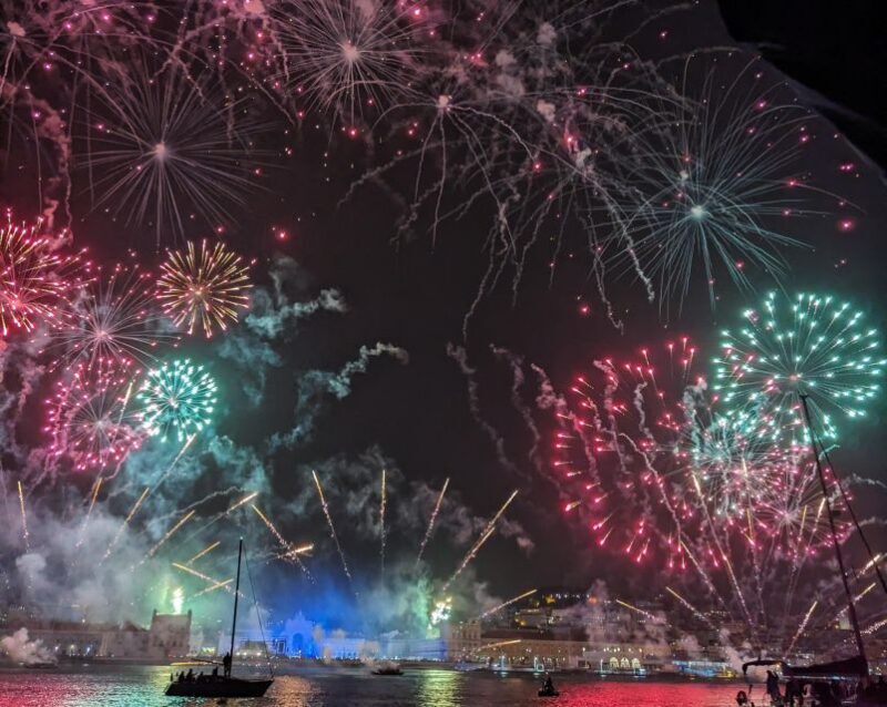 Lisbon: Dazzling New Year's Private Boat Tour (2h) - Final Thoughts: Who Should Consider This Experience?