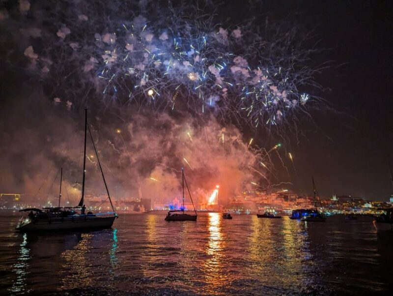 Lisbon: Dazzling New Year's Private Boat Tour (2h) - FAQ