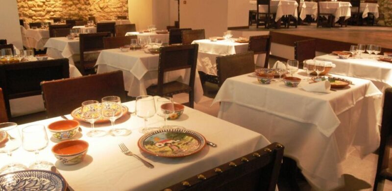 Lisbon Dinner with Fado Show and Sights by Night - What Travelers Can Expect and Consider