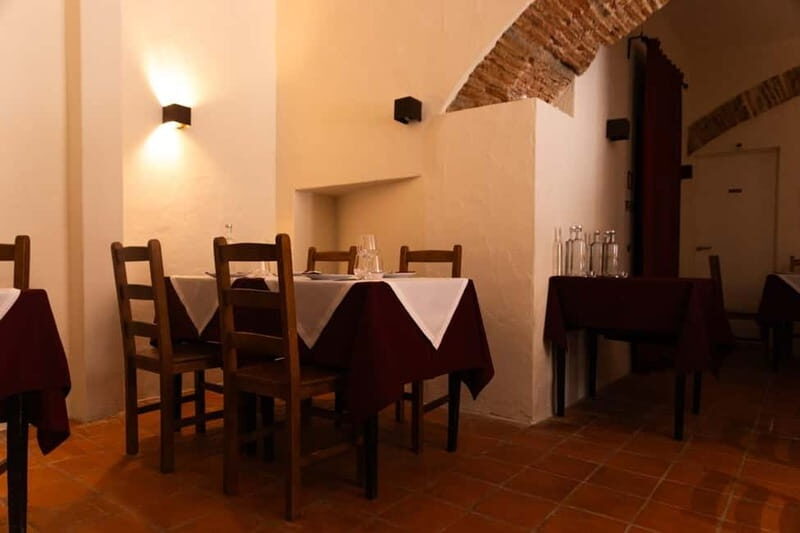 Lisbon: Dinner with Rising Stars of Fado at Canto do Poeta - Who Should Consider This Experience?