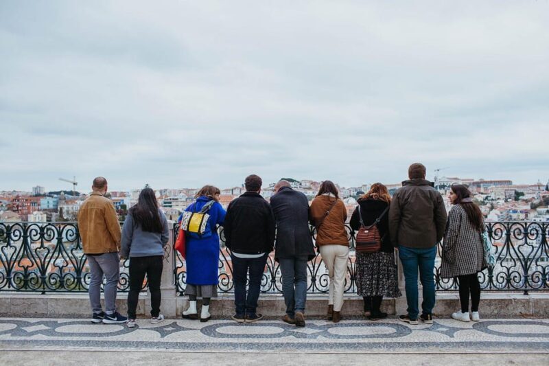 Lisbon: Evening Food & Wine Tour in Bairro Alto - First Stop: Faz Frio — Tasting Local Petiscos