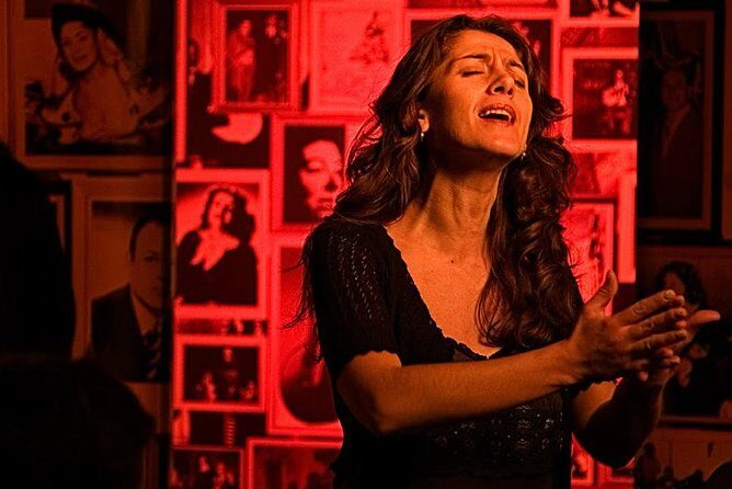 Lisbon Fado Experience: Walking Tour, Dinner and Live Music Show - Key Points