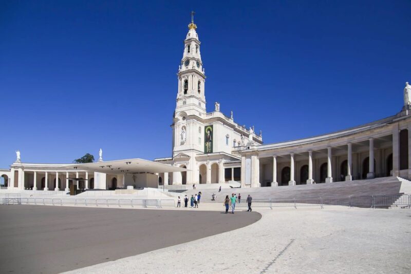 Lisbon: Fátima, Nazaré, and Óbidos Private Tour - Key Points