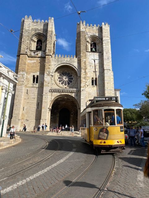 Lisbon: Half Day Complete City Highlights Tour by Tuk Tuk - FAQ