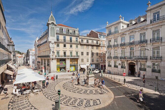 Lisbon Half day Tour in luxury car - Exploring Lisbon in Comfort and Style