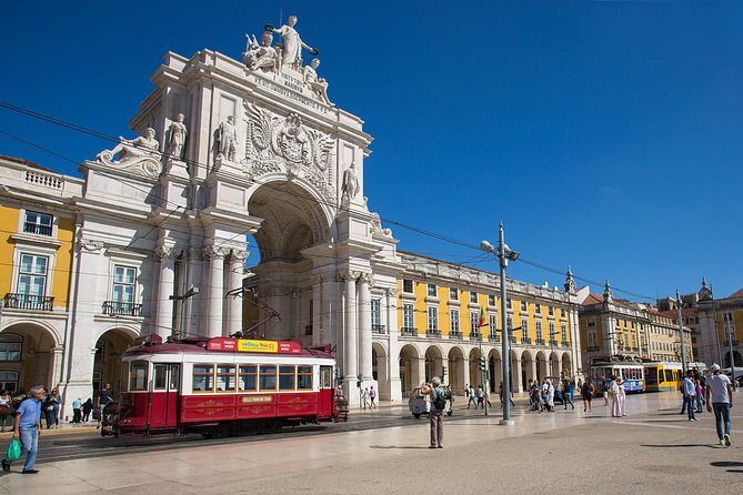 Lisbon Hills Red Tram by Tram 28 route - FAQs