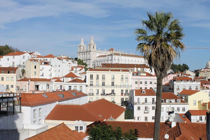 Lisbon in the eye of a Portuguese writer - A Closer Look at the Tour