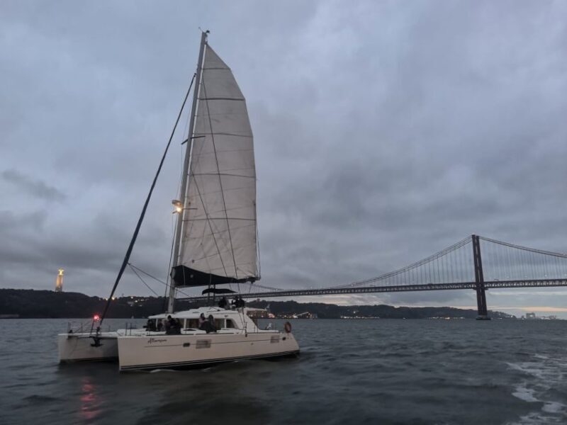 Lisbon: New Year's Eve Tagus River Cruise with Open Bar - Key Points
