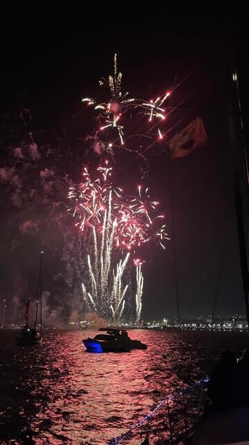 Lisbon: New Year's party on sailboat tour 2025 to 2026 - Key Points