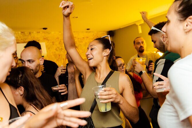 Lisbon Night Pubcrawl: 1h Open Bar, Shots and VIP Club Entry - Is This Tour Right for You?