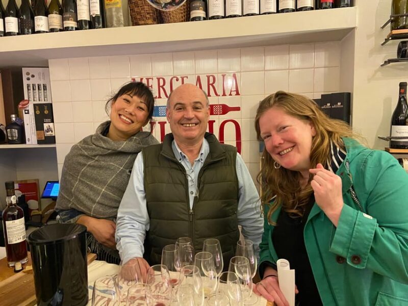 Lisbon: Portuguese wine tasting in a specialized wine shop - Lisbon: Portuguese wine tasting in a specialized wine shop