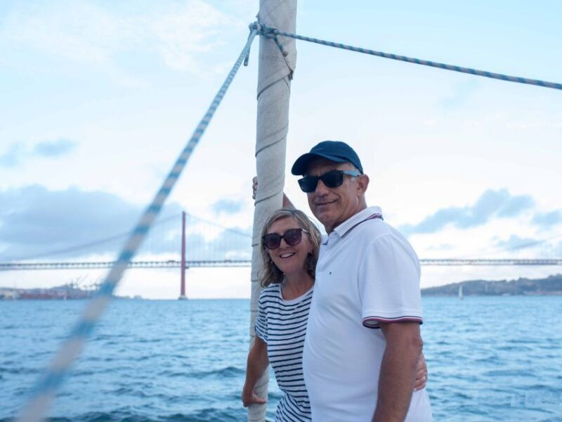 Lisbon: Private Boutique Boat Tour  Sail in Style - Exploring Lisbon from the Water: An Authentic Perspective