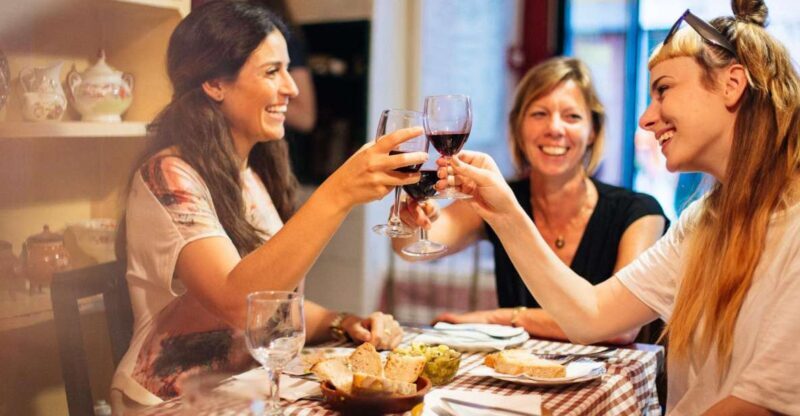 Lisbon: Private Evening Tour with Drinks & Bites in Alfama - Exploring Lisbon’s Evening Charm: What You Can Expect