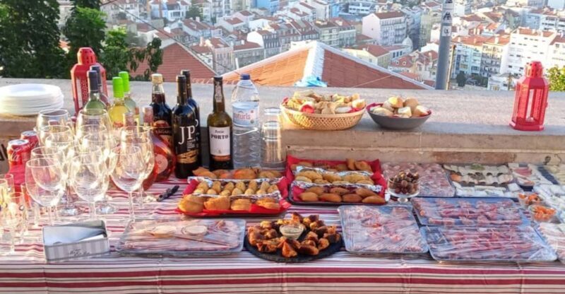 Lisbon: Private Highlights Tuk-Tuk Tour with Tapas and Wine - Key Points