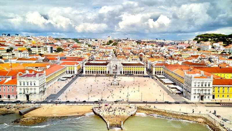 Lisbon: Private Tuktuk Tour with History & Music - Who Should Take This Tour?