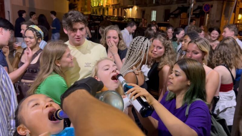 Lisbon Pub Crawl: Unlimited Drinks, Shots & V.I.P Club Entry - In-Depth Look at the Experience
