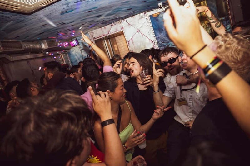 Lisbon Pub Crawl with Free Drinks - FAQs