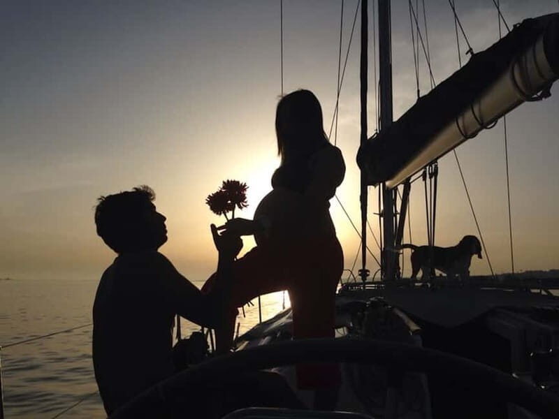 Lisbon: Romantic Cruise with Wine & Portuguese Tapas - Sunset and Sailing