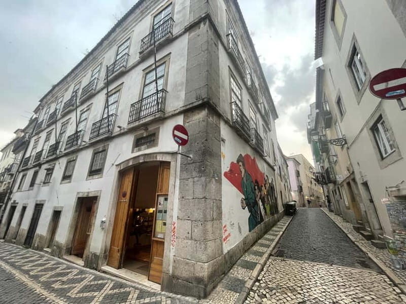 Lisbon : Rooftop Revelry: Sky Tour with 6 Rooftops & Drinks - FAQ
