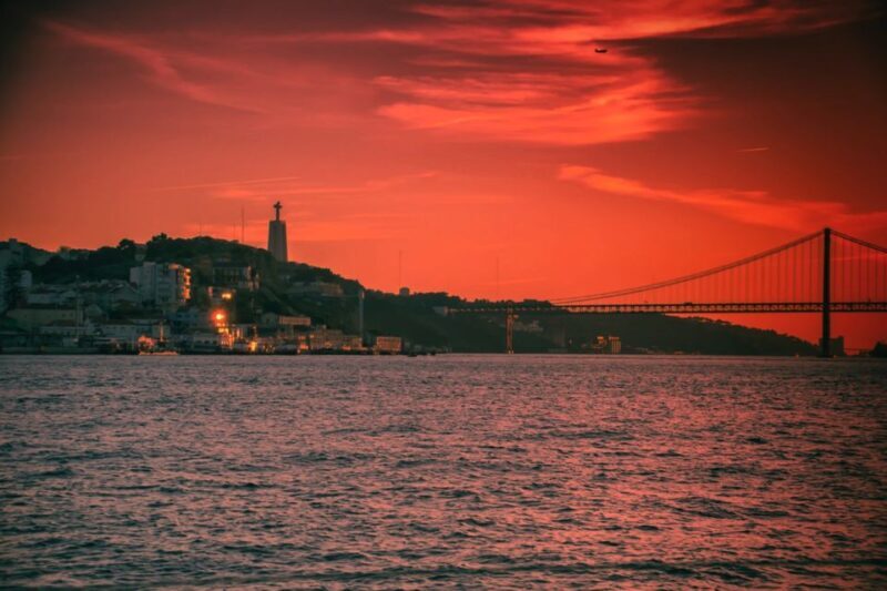 Lisbon: Sailboat Tour w/ Local Guide and Open Bar Green Wine - An Immersive Look at the Lisbon Sailboat Experience