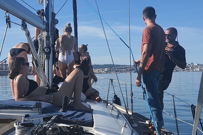 Lisbon Sailing Yatch Party Rentals (4:30 H) with Host, F & D - FAQs