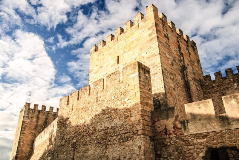 Lisbon: Sao Jorge Castle Skip-the-Line Ticket with Guide - Key Points
