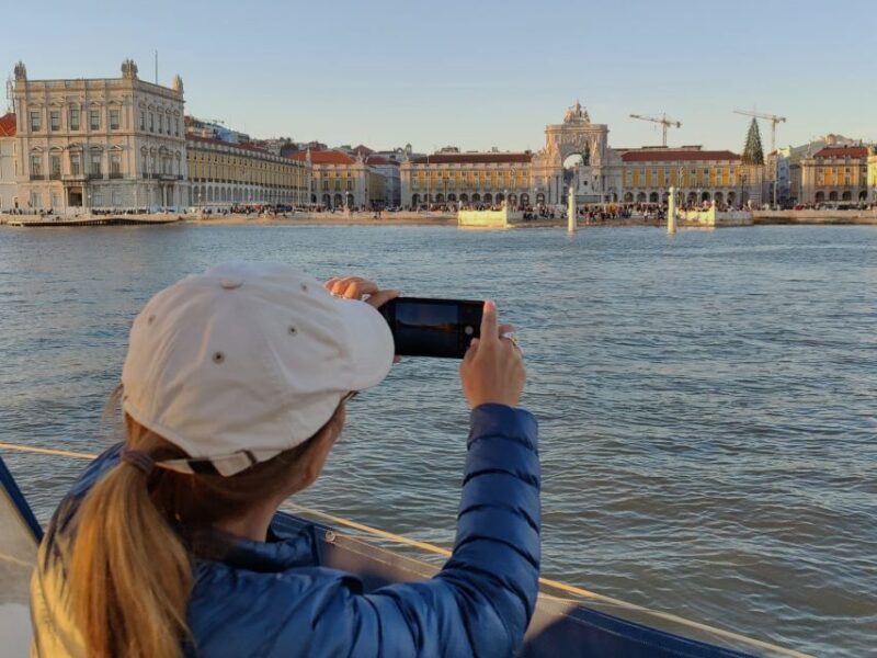 Lisbon: Scenic Day & Sunset Boat Tour with a Drink - Key Points