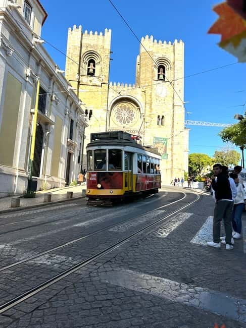 Lisbon sightseeing Big OVERVIEW (4h) Tuk Tuk city Tour - Exploring Lisbon in a Tuk-Tuk: A Practical Guide