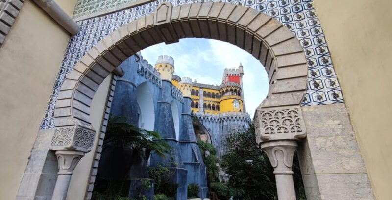 Lisbon: Sintra, Pena, Cabo da Roca, Guincho, Cascais, Estoril. Up to 6 people. - Frequently Asked Questions