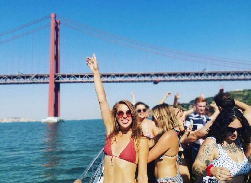 Lisbon: Splash Boat Party the only all inclusive party + SUP - Key Points