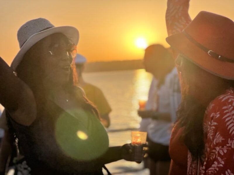 Lisbon: Splash Boat Party the only all inclusive party + SUP - Frequently Asked Questions