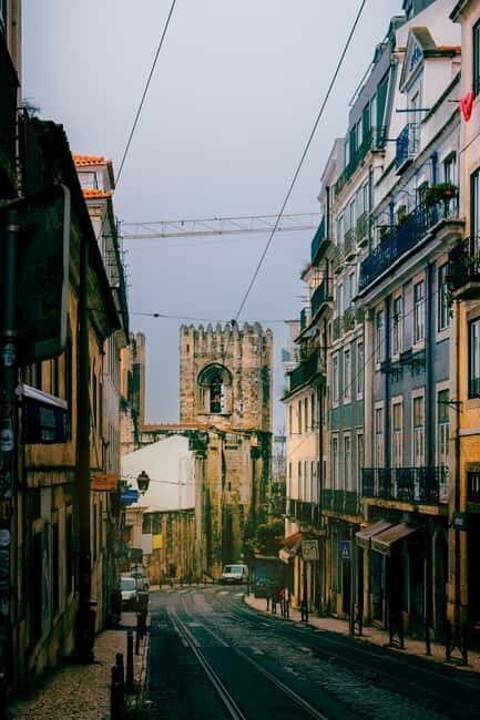 Lisbon: Street Photography Tour Sunrise or Sunset - FAQ