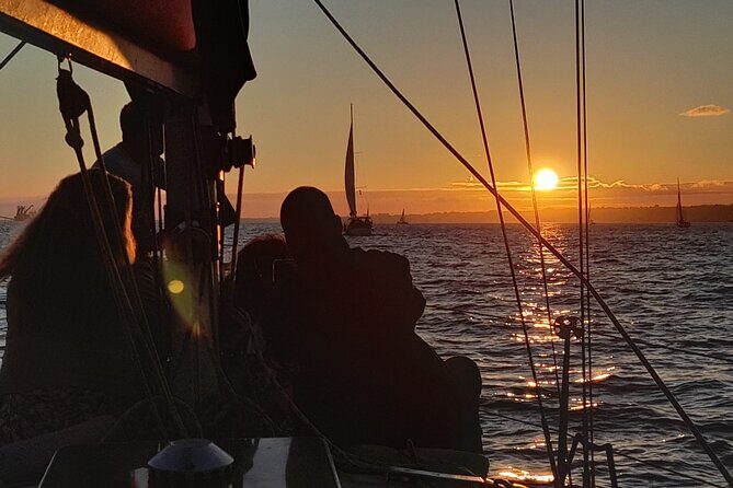 Lisbon: "Sunset" and "Day Tours" by boat, with drinks and Music. - Lisbon: "Sunset" and "Day Tours" by boat, with drinks and Music — A Practical and Enjoyable Waterway Escape