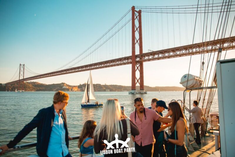 Lisbon: Sunset Boat Party with 2 Drinks and Free Club Entry - FAQ