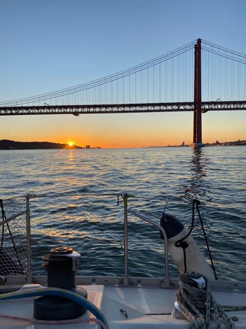 Lisbon: Sunset boat tour with green wine - FAQ