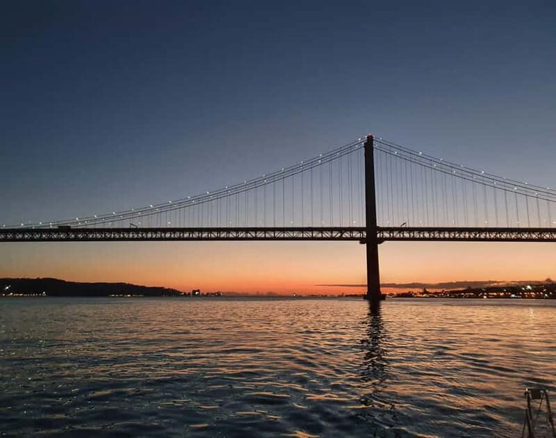 Lisbon: Sunset Catamaran Cruise with Drinks - FAQs